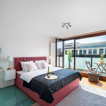 Apartment With Balcony And Parking Near The Prague Museum Exterior foto